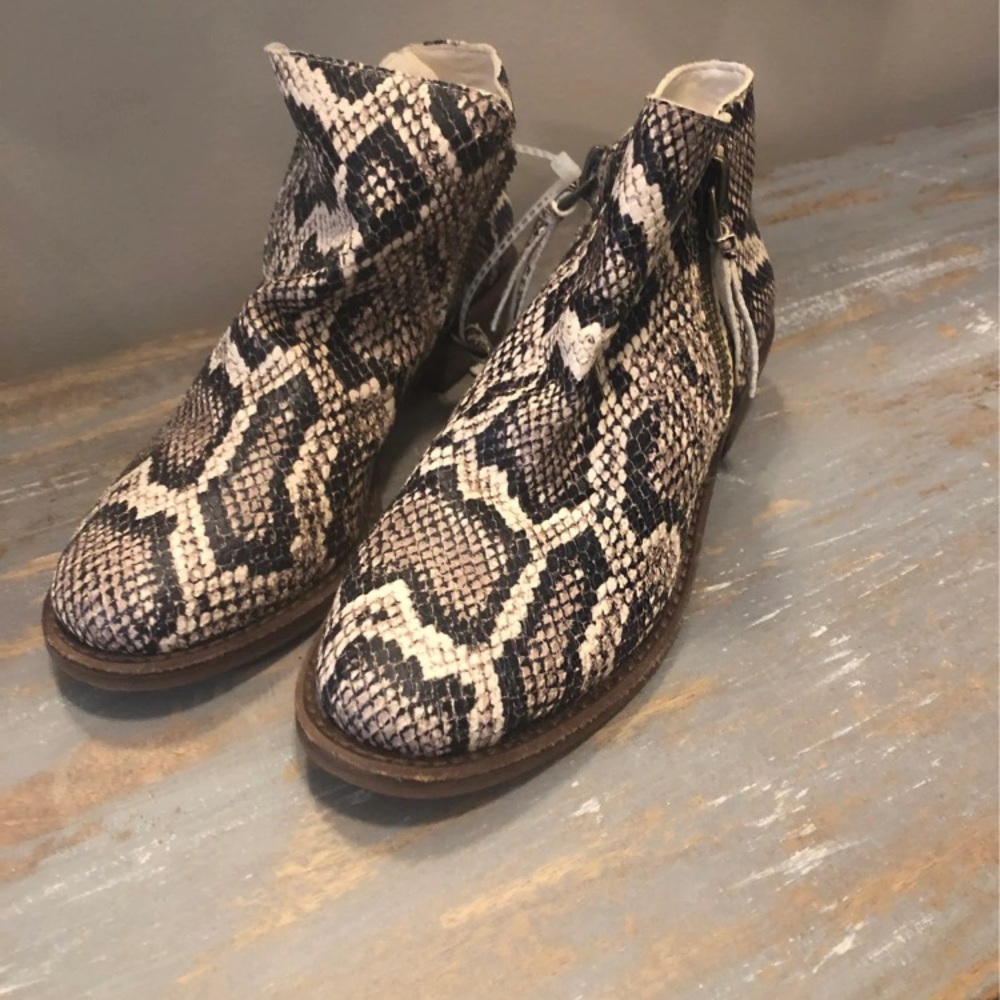 Gianni Bini booties